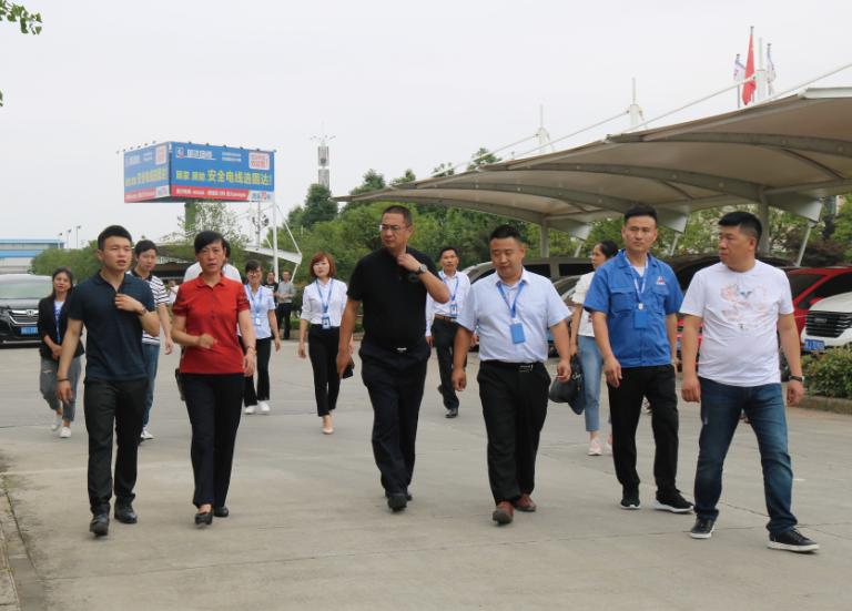 安順市副市長、市公安局局長楊茁蒞臨固達電纜集團視察